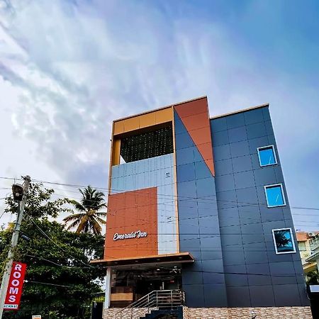 Emerald Inn Kochi Exterior photo