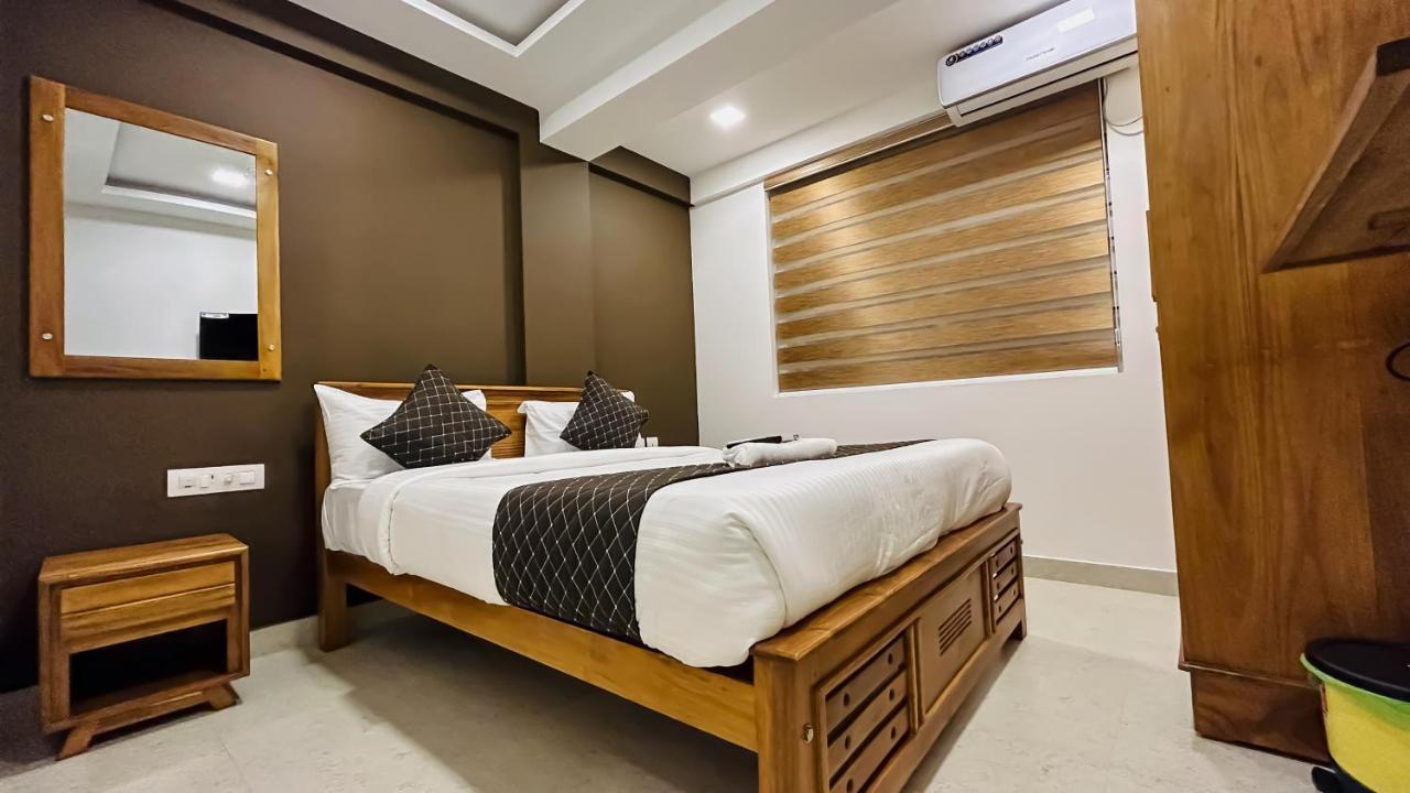 Emerald Inn Kochi Exterior photo