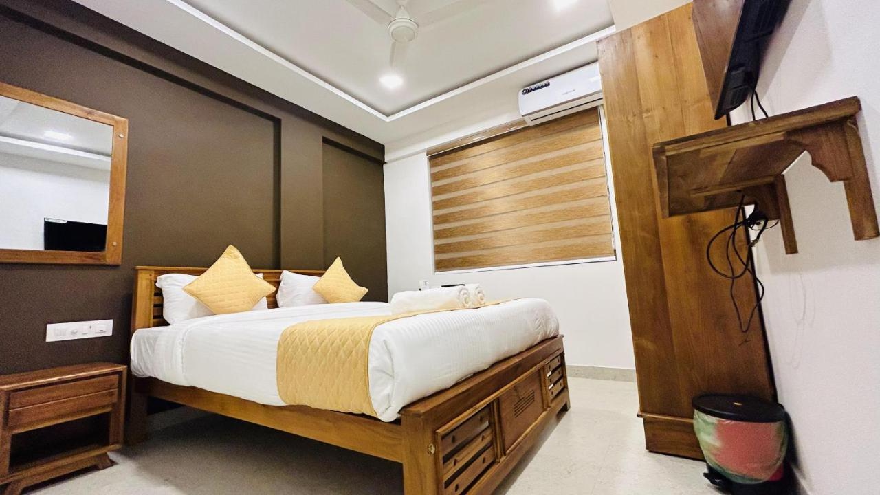 Emerald Inn Kochi Exterior photo