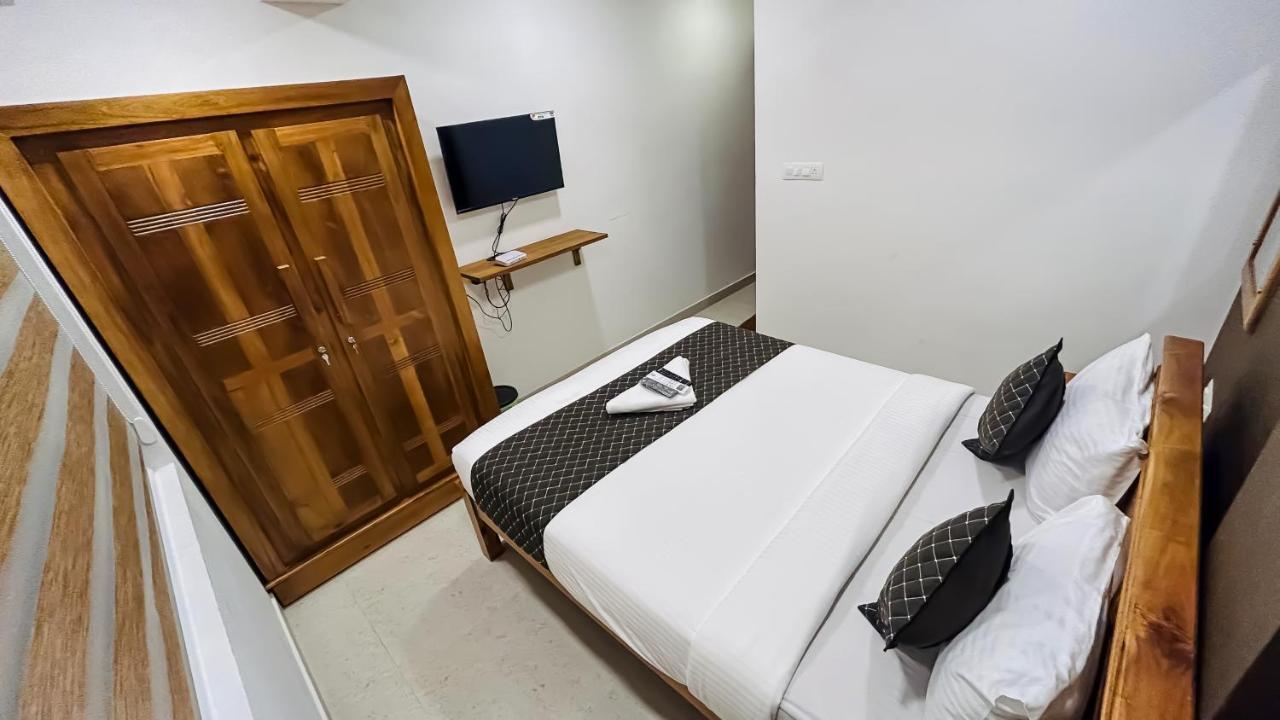 Emerald Inn Kochi Exterior photo