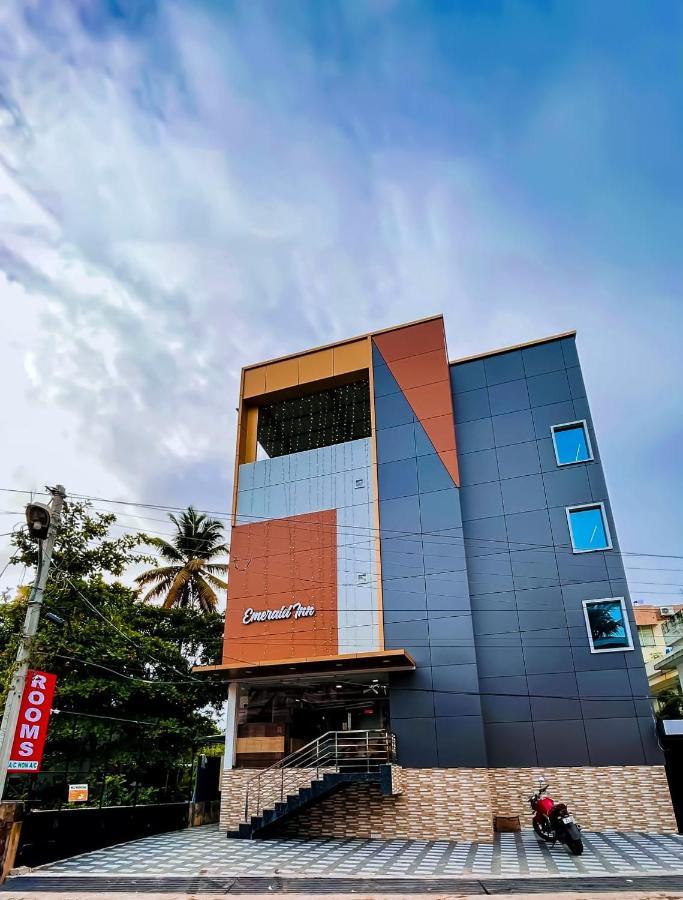Emerald Inn Kochi Exterior photo
