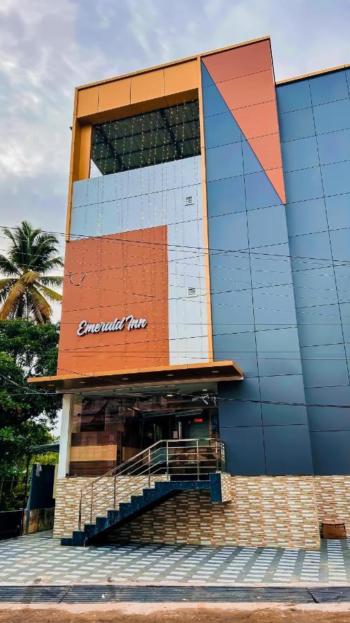 Emerald Inn Kochi Exterior photo